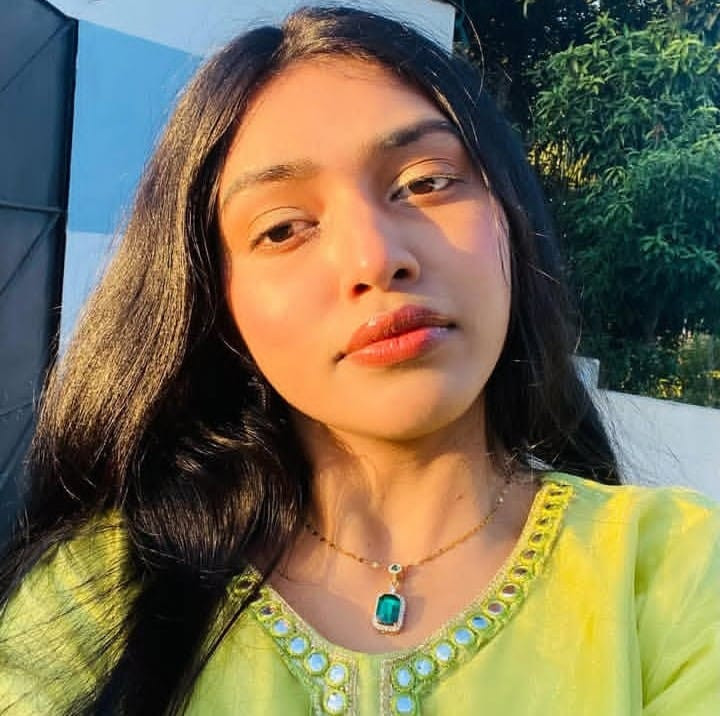 লকডাউনে মেয়ের সঙ্গে স্বামী স্ত্রী খেলা